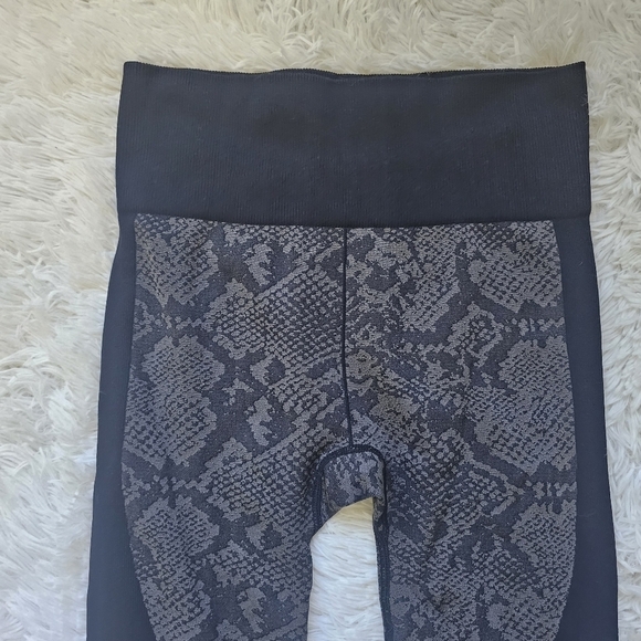 Target brand black snake print leggings size Small‎ S - Picture 9 of 10
